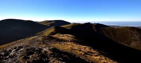 El sendero a lo largo de la cresta — Foto de Stock