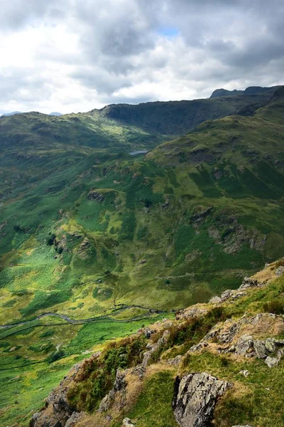 Easedale Tarn se schovává v misce — Stock fotografie