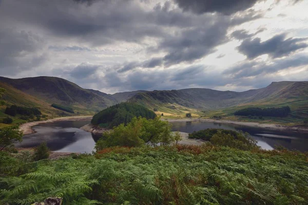 Низька вода в Haweswater водосховище — стокове фото