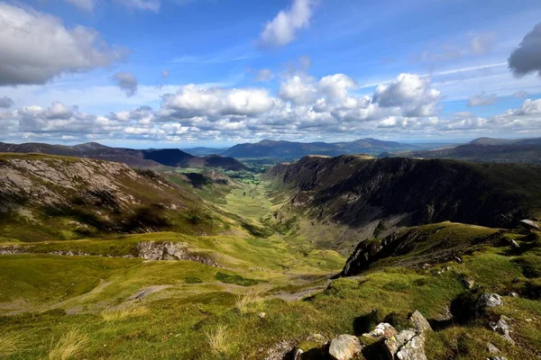 Sunlight on the Newlands fells — Stock Photo, Image