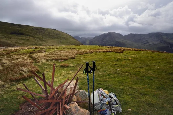 Küçük Dodd üzerinde Cairn metal çubuklar — Stok fotoğraf