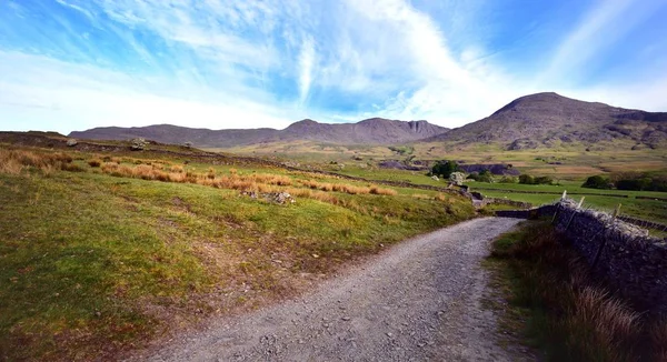 The road to the Old Man of Coniston and Dow Crag — Stock Photo, Image