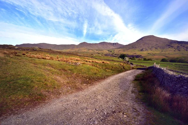 Droga do staruszka Coniston i Dow Crag — Zdjęcie stockowe