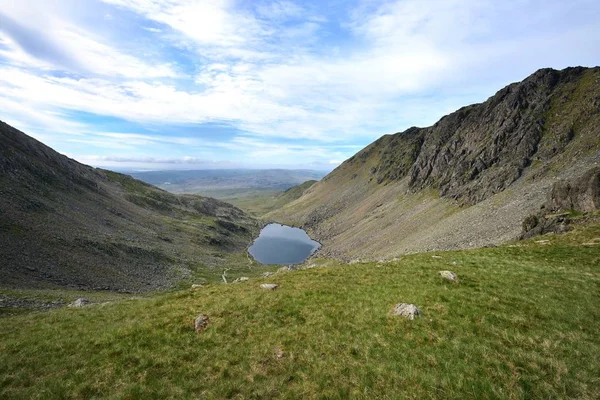 Agua de cabras debajo de Dow Crag — Foto de Stock