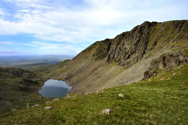 Chèvres Eau en dessous de Dow Crag — Photo