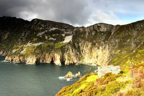 The highest cliffs of Ireland — Stock Photo, Image