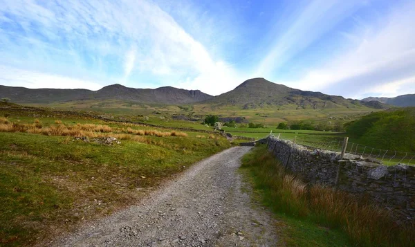 The road to the Old Man of Coniston and Dow Crag — Stock Photo, Image
