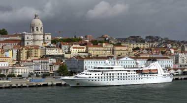 Rüzgâr Yıldızı, gemi Terminali 'nde Star Breeze' i geziyor.