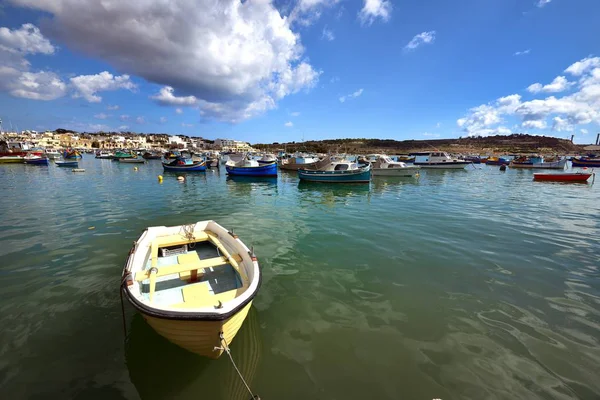 Vissersboten in de haven van Marsaxlokk — Stockfoto