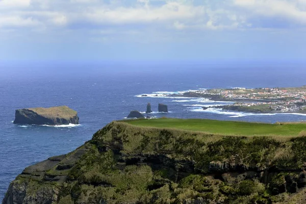 Ondas de água branca na costa dos Açores — Fotografia de Stock