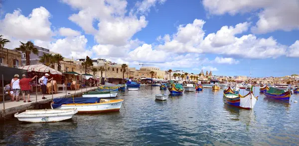 Vissersboten in de haven van Marsaxlokk — Stockfoto