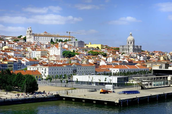 Monasterio de Jeremías en lo alto de la colina de Lisboa — Foto de Stock