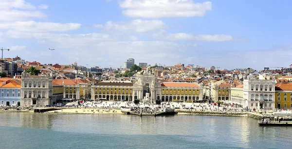 Tarihi Lizbon 'u keşfetmek için tatil işaretleri — Stok fotoğraf