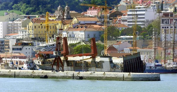 Listado de Agat de barcos en el muelle de Lisboa —  Fotos de Stock