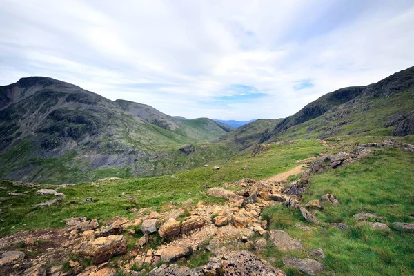 The footpath up the slope of Great Gables — Stock Photo, Image