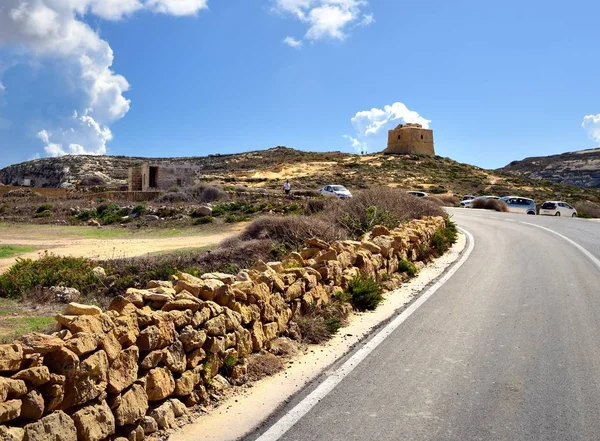 Torre de vigilancia en la ladera de Gozo —  Fotos de Stock