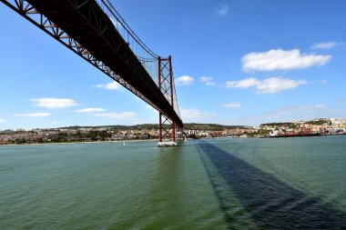 Targus Nehri ve 25 Nisan Köprüsü