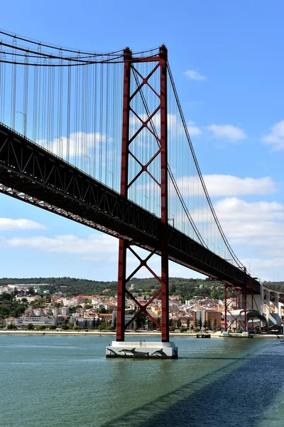 Rio Targus e a Ponte 25 de Abril — Fotografia de Stock