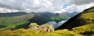Wasdale ve Wast Water üzerinde beyaz bulutlar