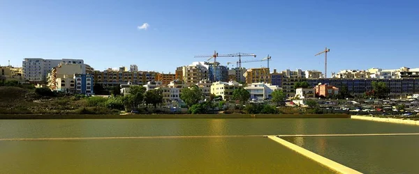 Nuova costruzione sopra le vecchie saline — Foto Stock