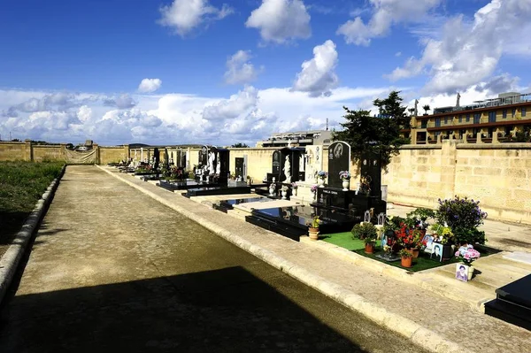 Il cimitero del Santuario Nazionale di Nostra Signora di Mellieha — Foto Stock