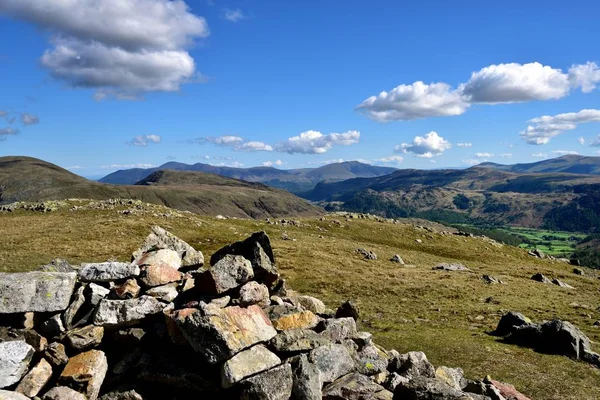 Attraverso le valli e si abbatte a Skiddaw — Foto Stock