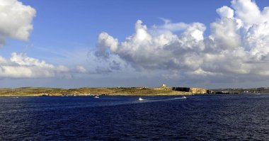 Gozo ve Comino arasında Zevk tekne yelken