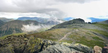 Kirk Fell 'in altında bulut sürümü