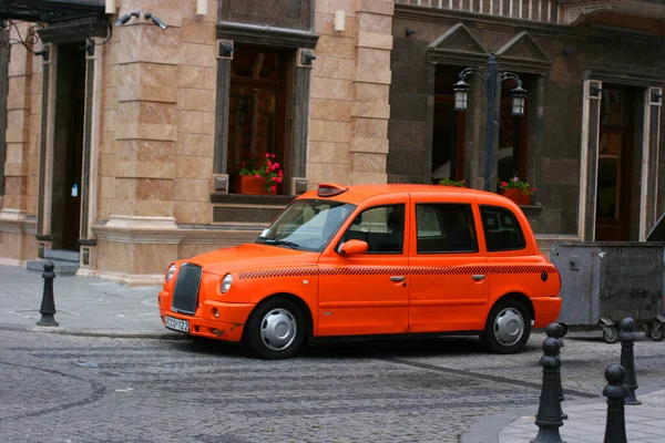 Tbilisi Georgië Juli 2016 Een Taxi Wacht Toeristen Een Lift — Stockfoto