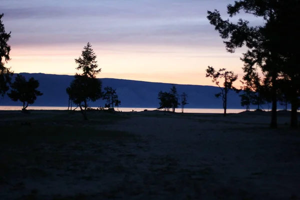 Kesäauringonlasku Olkhonin Saarella Baikal Järvi Siperiassa Mukava Kesätausta Kanssa Copyspace — kuvapankkivalokuva