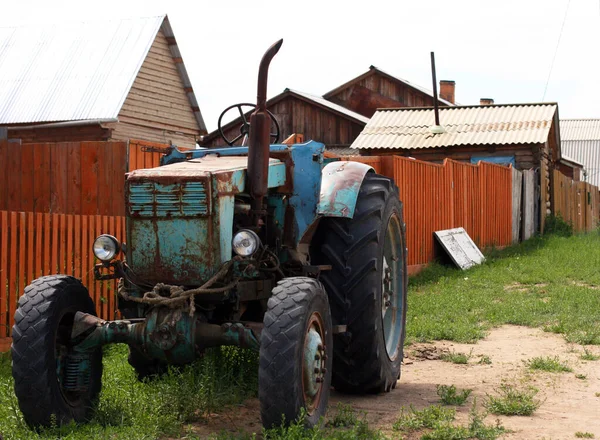 Baikal Russie Juin 2019 Gros Plan Tracteur Vintage Bleu Farm — Photo