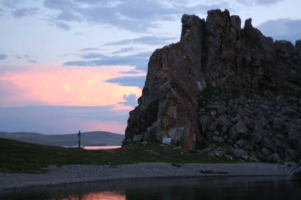 Λίμνη Baikal Καλοκαίρι Σάνσετ Άποψη Του Φυσικού Ορόσημου Του Νησιού — Φωτογραφία Αρχείου