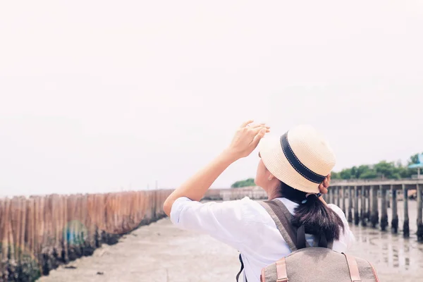 Mujer Estilo Casual Que Viaja Junto Mar Concepto Estilo Vida — Foto de Stock