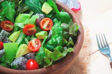 Taze salata kasesi, seçici odak yakın çekim. Sağlıklı kavramı