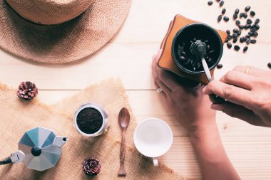 Ana sayfa görünümü, el ile kahve değirmeni, kahve sevgili