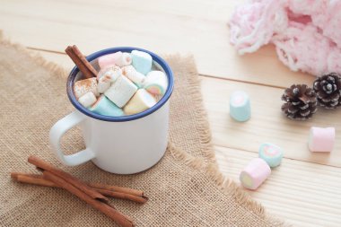 Sıcak çikolata marshmallow ile Pastel iç. Kış 