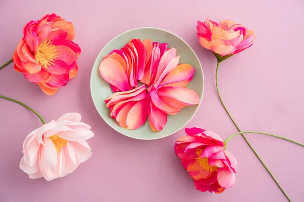 Kräppapper pion blommor — Stockfoto