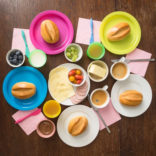 Pequeno-almoço para a família — Fotografia de Stock
