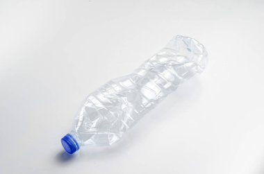 Geri dönüşüm için plastik şişeler 