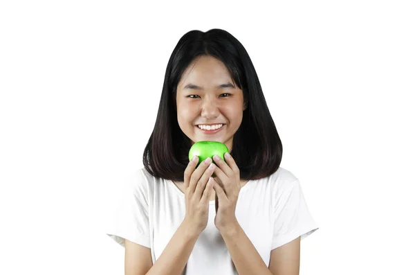 Uma jovem segurando uma maçã verde com o fundo branco — Fotografia de Stock