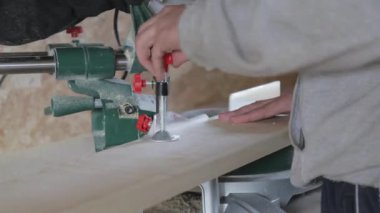 Atölyede ahşap işleme