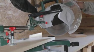 Atölyede ahşap işleme