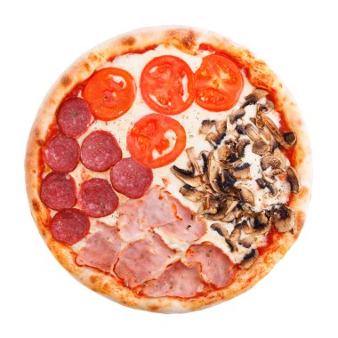 Lezzetli klasik İtalyan Pizza dört mevsim jambon, baharatlı tavuk, mantar ve peynir.