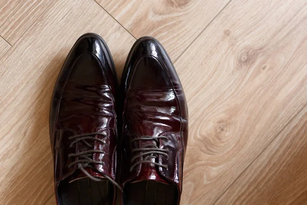 Une Paire Chaussures Cuir Marron Sur Plancher Bois — Photo