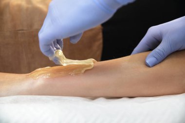 Şevval özçelik Güzellik Saç bir kadının elinden kaldırır. Sugaring. Epilasyon ile bir özel şeker hamur balmumu Depilasyon üzerinden pek çok avantajları vardır.