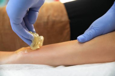 Şevval özçelik Güzellik Saç bir kadının elinden kaldırır. Sugaring. Epilasyon ile bir özel şeker hamur balmumu Depilasyon üzerinden pek çok avantajları vardır.