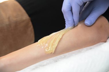 Şevval özçelik Güzellik Saç bir kadının elinden kaldırır. Sugaring. Epilasyon ile bir özel şeker hamur balmumu Depilasyon üzerinden pek çok avantajları vardır.