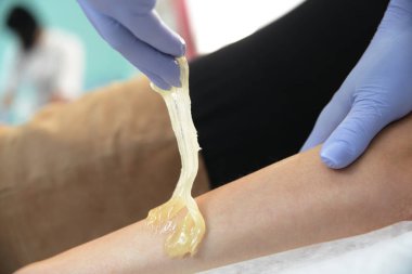 Şevval özçelik Güzellik Saç bir kadının elinden kaldırır. Sugaring. Epilasyon ile bir özel şeker hamur balmumu Depilasyon üzerinden pek çok avantajları vardır.