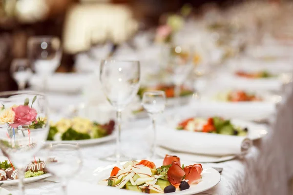 Served Banquet Table Wine Glasses Napkins Glasses Salads — Stock Photo, Image