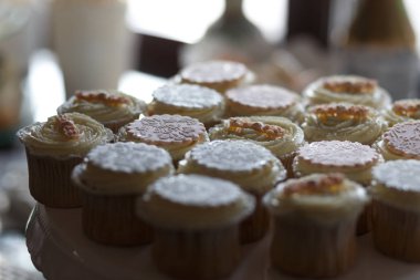 Çikolata. Tatlı şeker içeren tablo. Düğün pastası